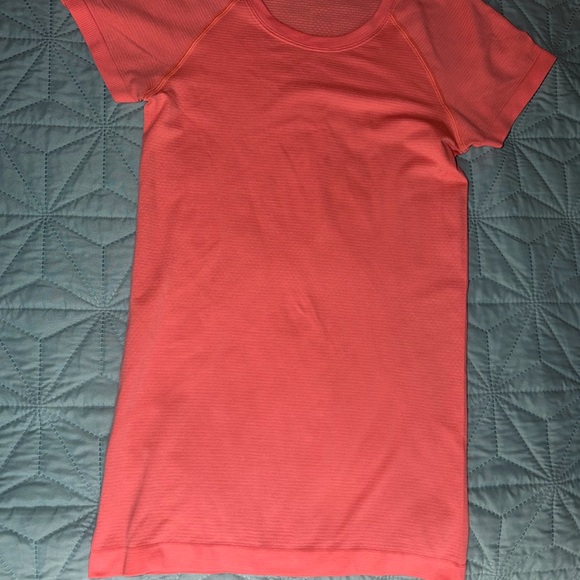 Tops - Lululemon Swiftly tech short sleeve size 4